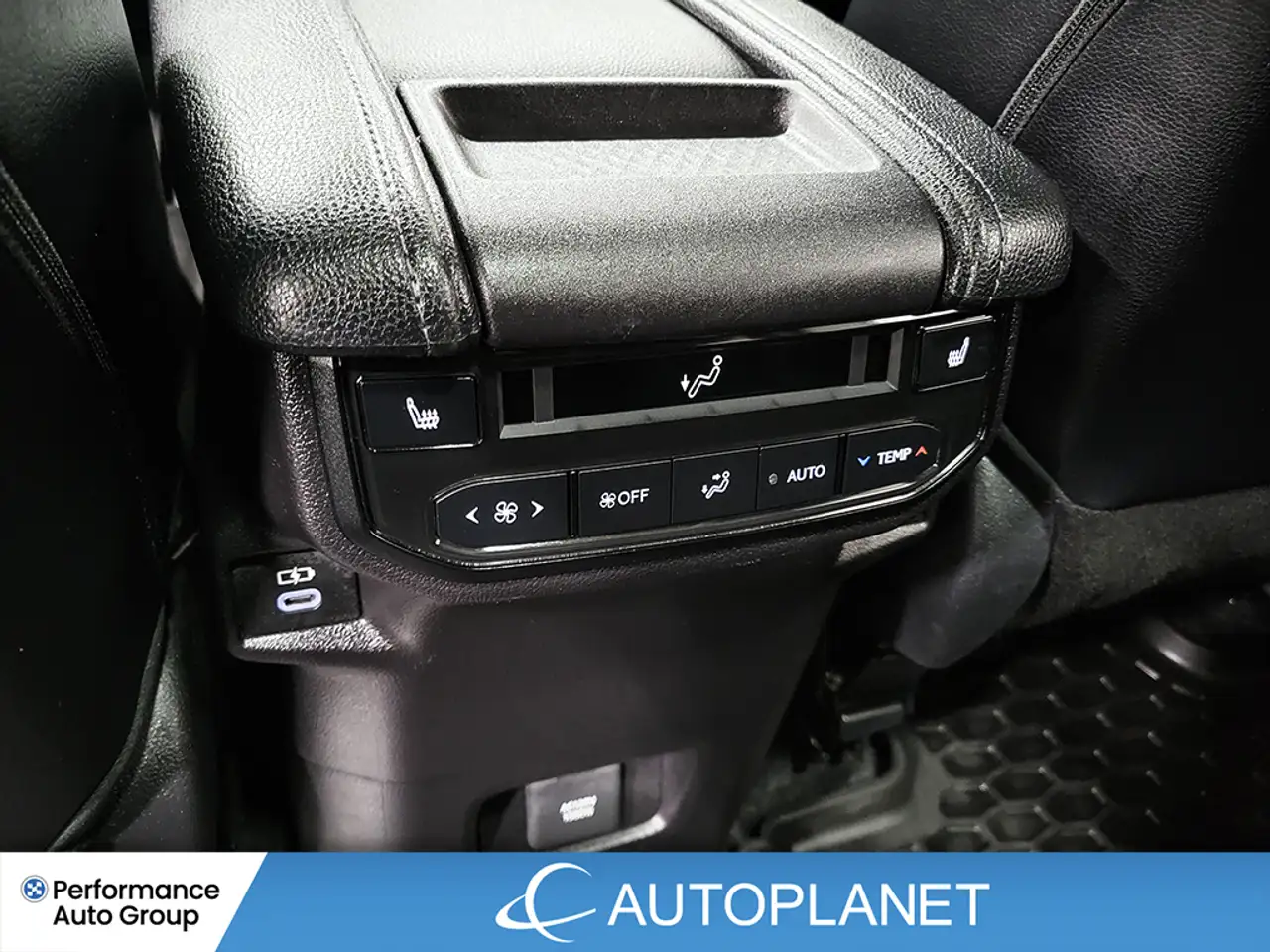 Toyota Grand Highlander снимка Toyota Grand Highlander