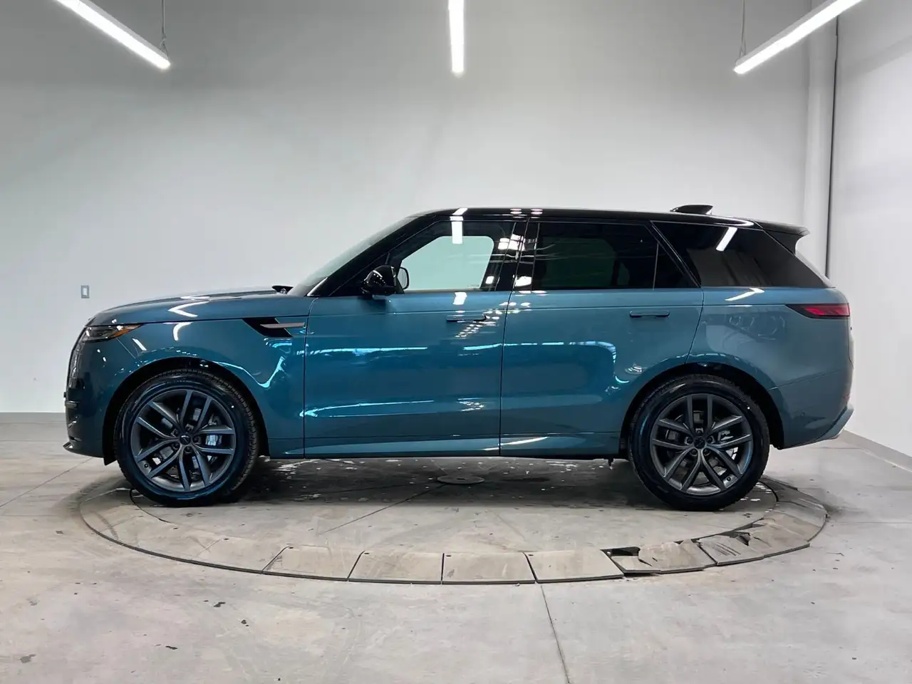 Land Rover Range Rover Sport снимка Land Rover Range Rover Sport