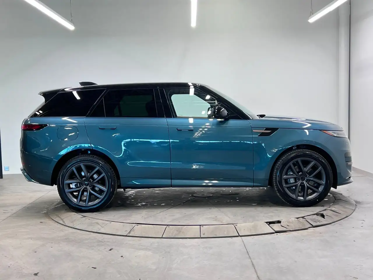 Land Rover Range Rover Sport снимка Land Rover Range Rover Sport