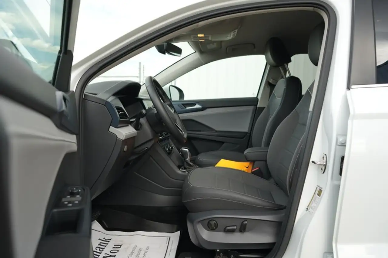 Volkswagen Taos photo Volkswagen Taos