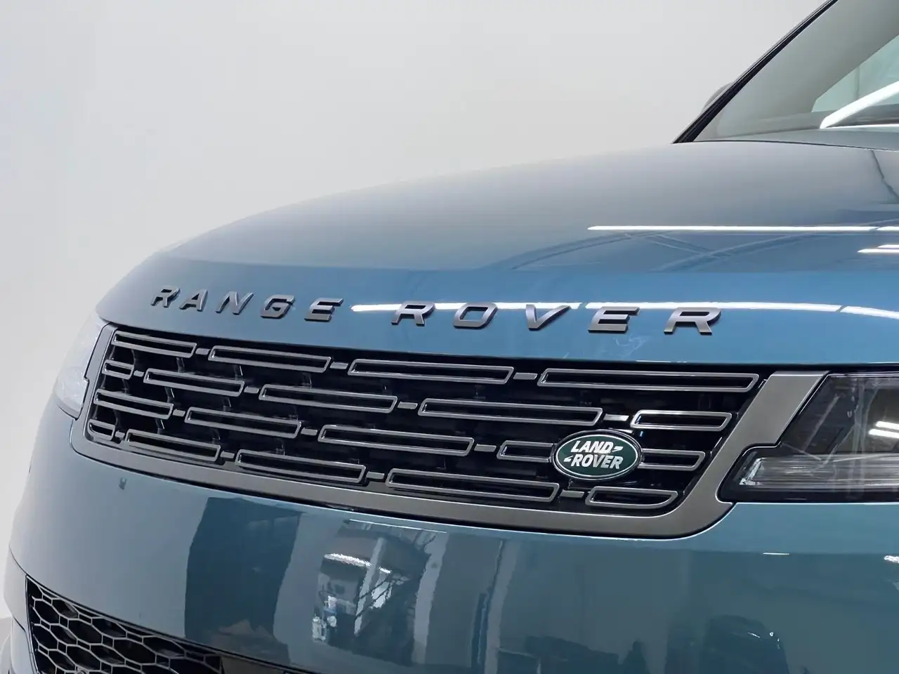 Land Rover Range Rover Sport снимка Land Rover Range Rover Sport