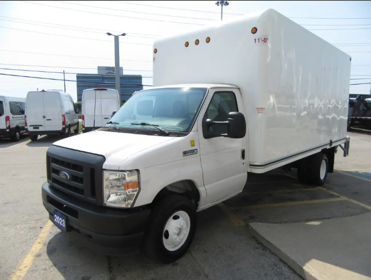 Ford E-450 снимка Ford E-450