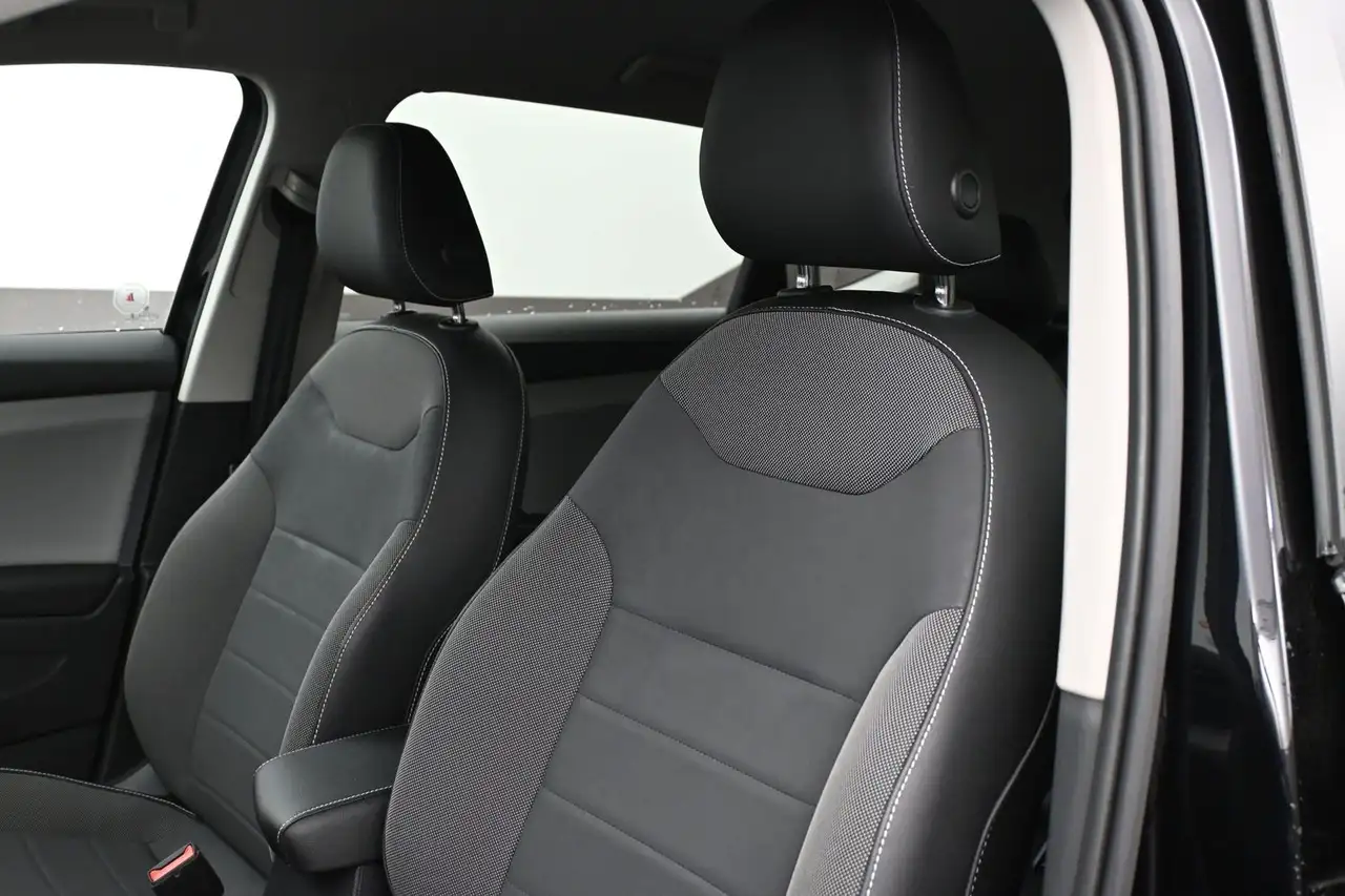 Volkswagen Taos photo Volkswagen Taos