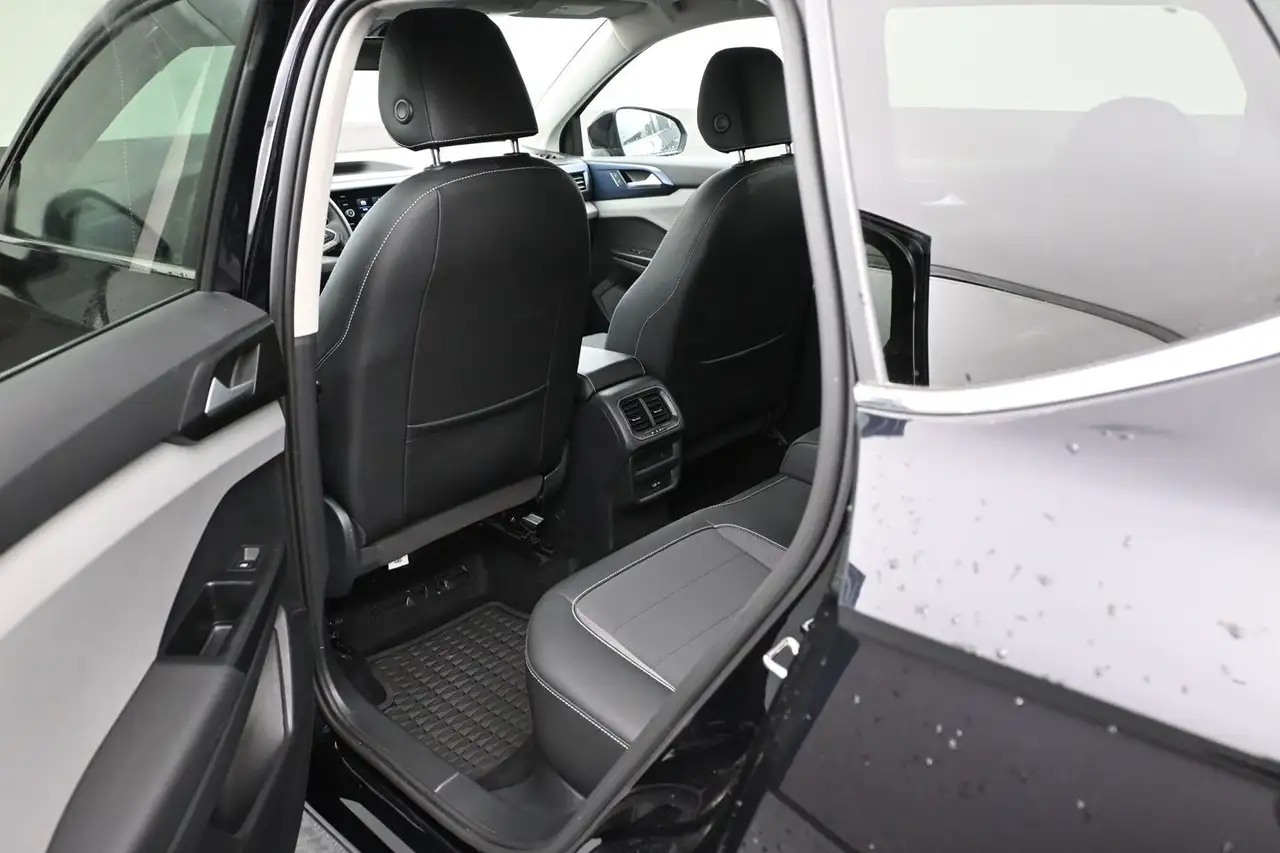 Volkswagen Taos photo Volkswagen Taos