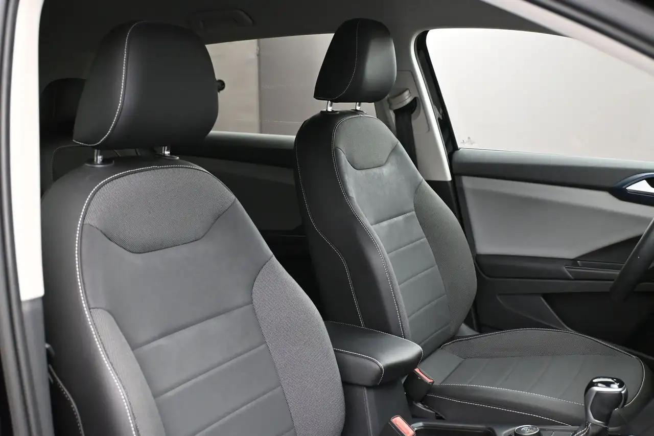 Volkswagen Taos photo Volkswagen Taos