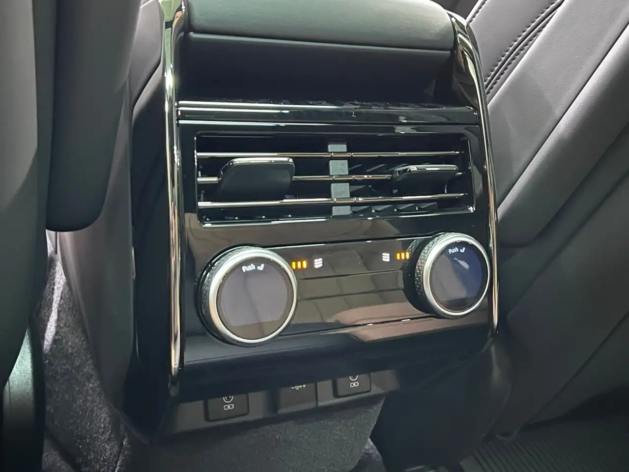Land Rover Range Rover Sport снимка Land Rover Range Rover Sport
