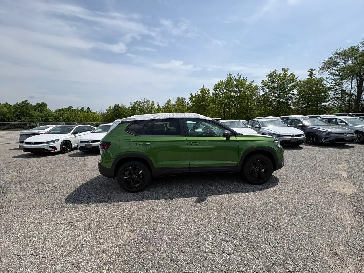 Volkswagen Taos photo Volkswagen Taos