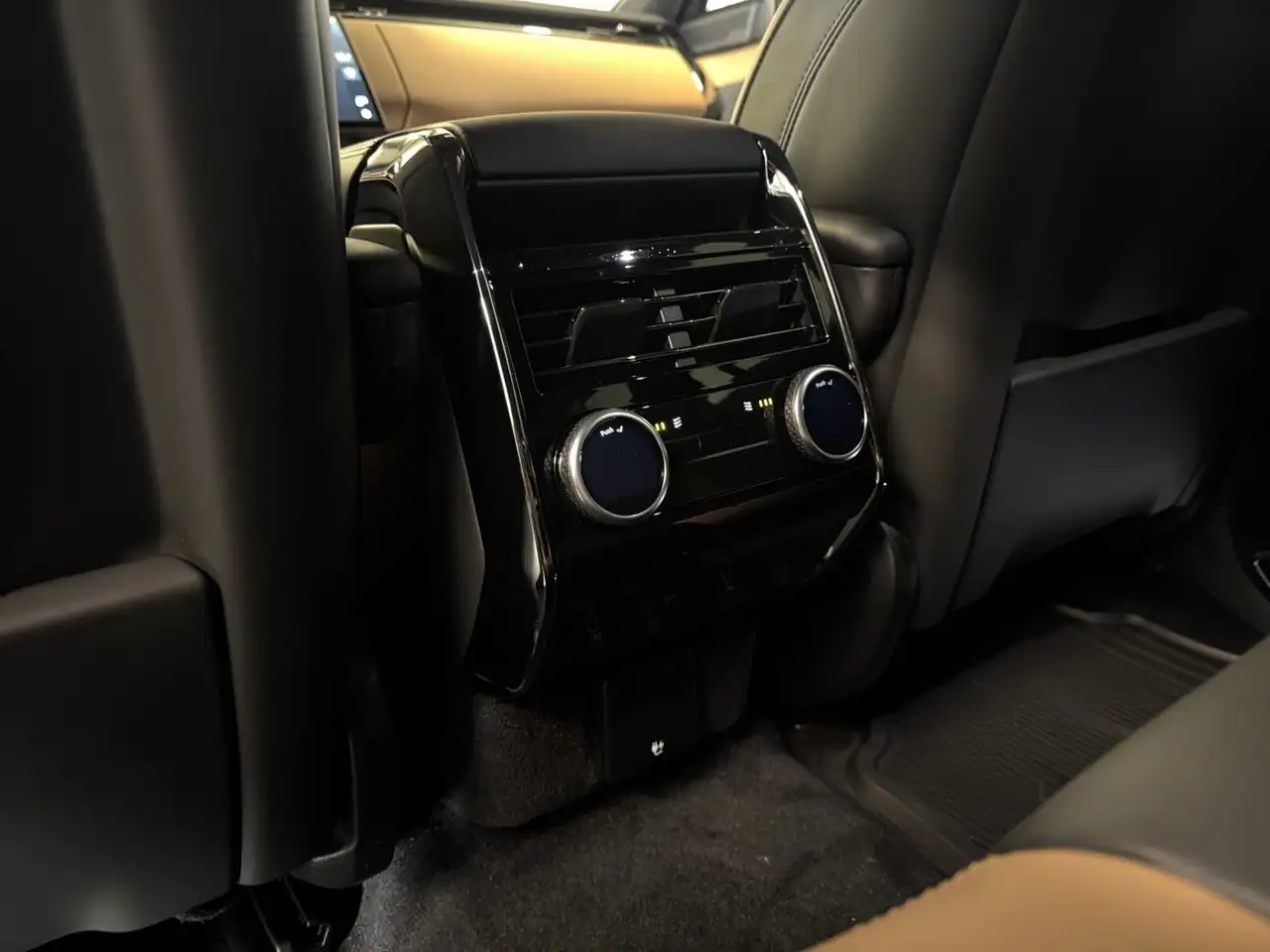 Land Rover Range Rover Sport снимка Land Rover Range Rover Sport