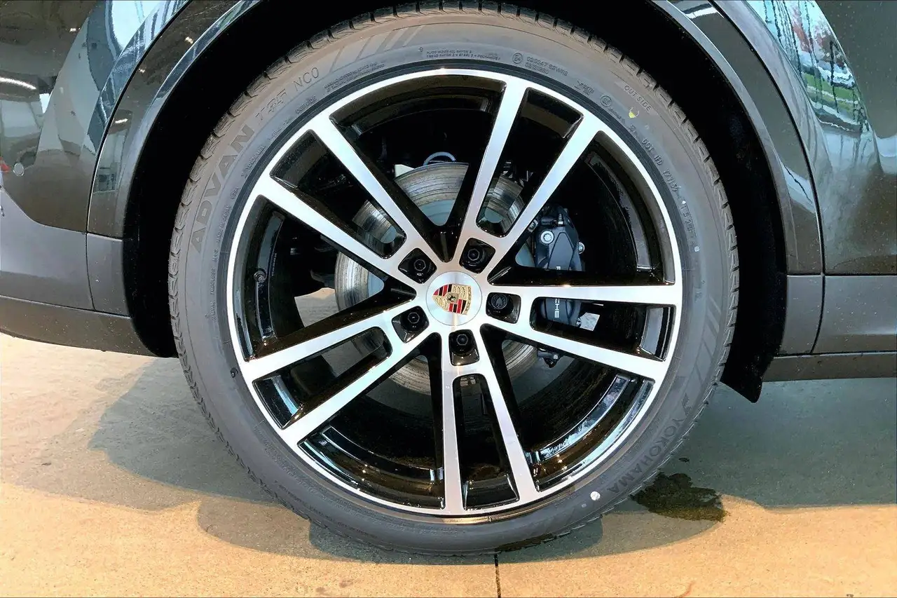 Porsche Cayenne photo Porsche Cayenne
