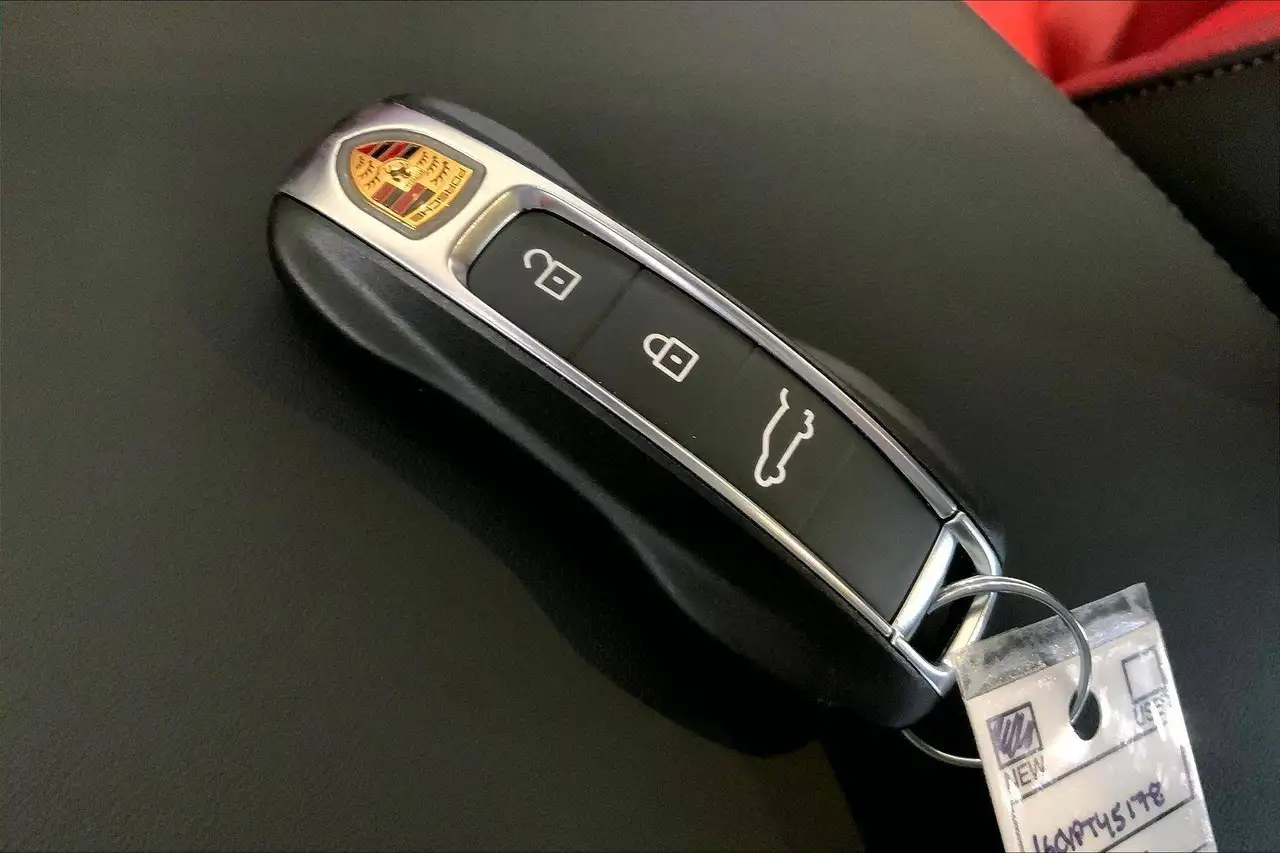 Porsche Cayenne photo Porsche Cayenne