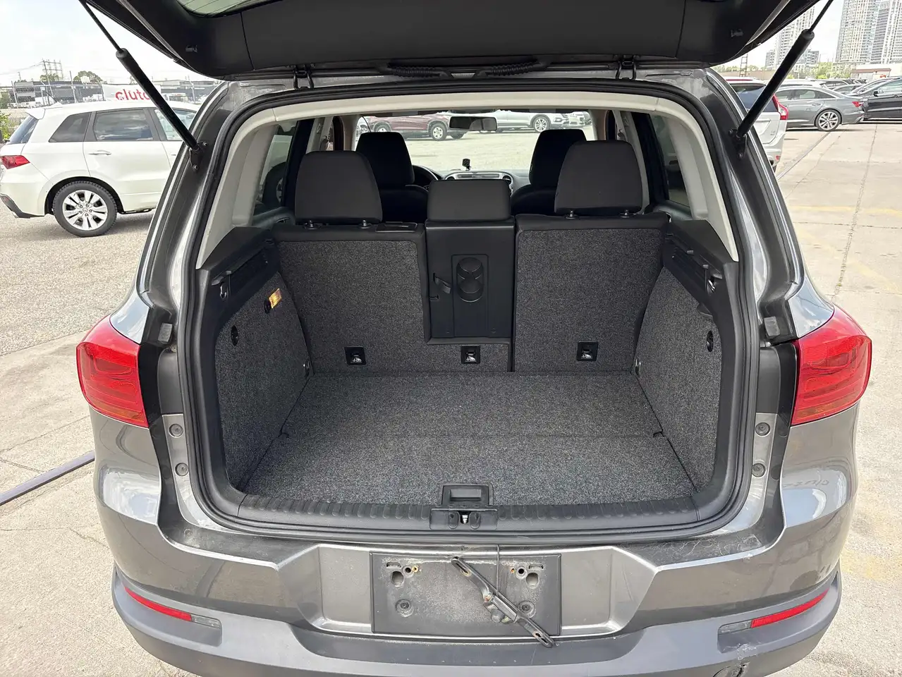 Volkswagen Tiguan photo Volkswagen Tiguan