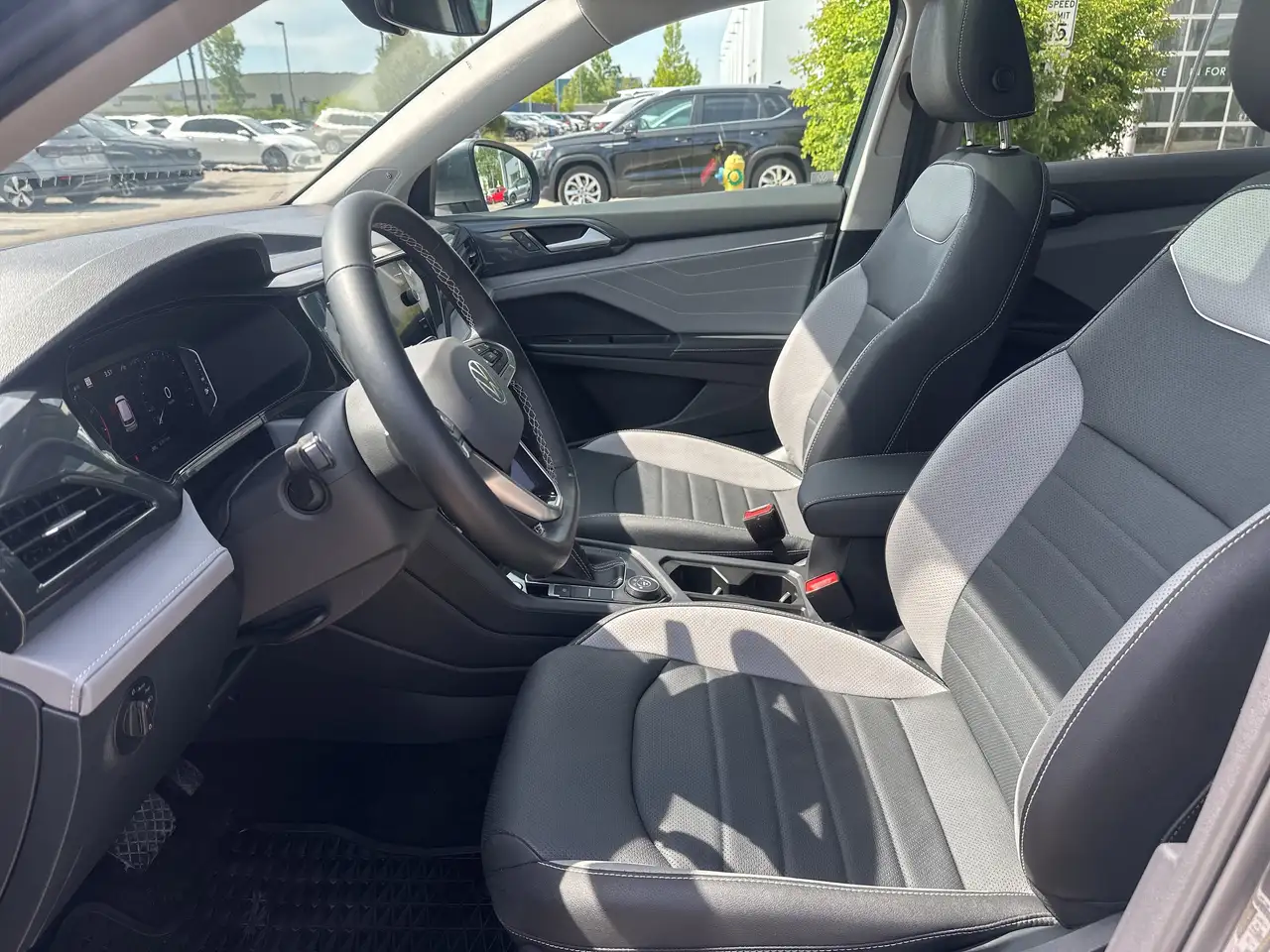 Volkswagen Taos снимка Volkswagen Taos