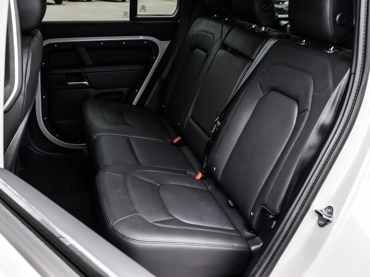 Land Rover Defender photo Land Rover Defender