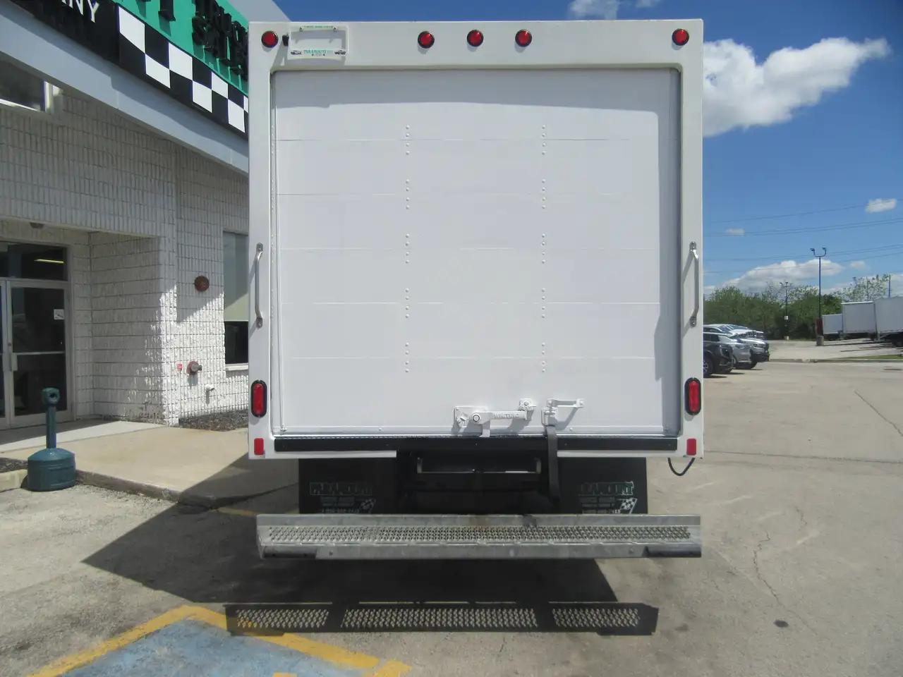 Ford E-450 Super Duty DRW снимка Ford E-450 Super Duty DRW
