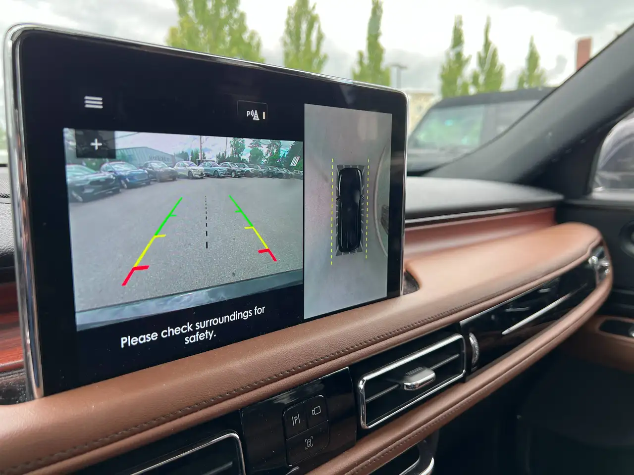 Lincoln Aviator снимка Lincoln Aviator