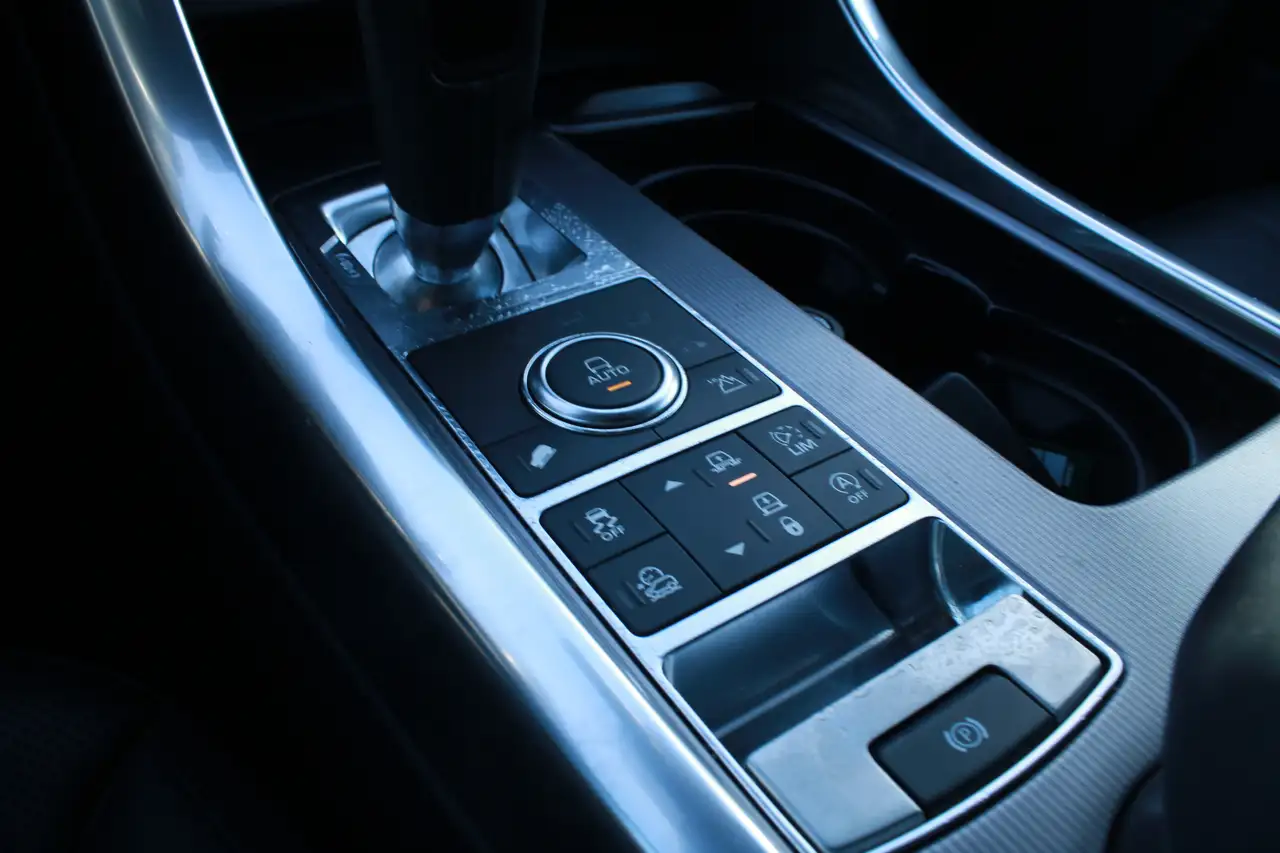 Land Rover Range Rover Sport снимка Land Rover Range Rover Sport