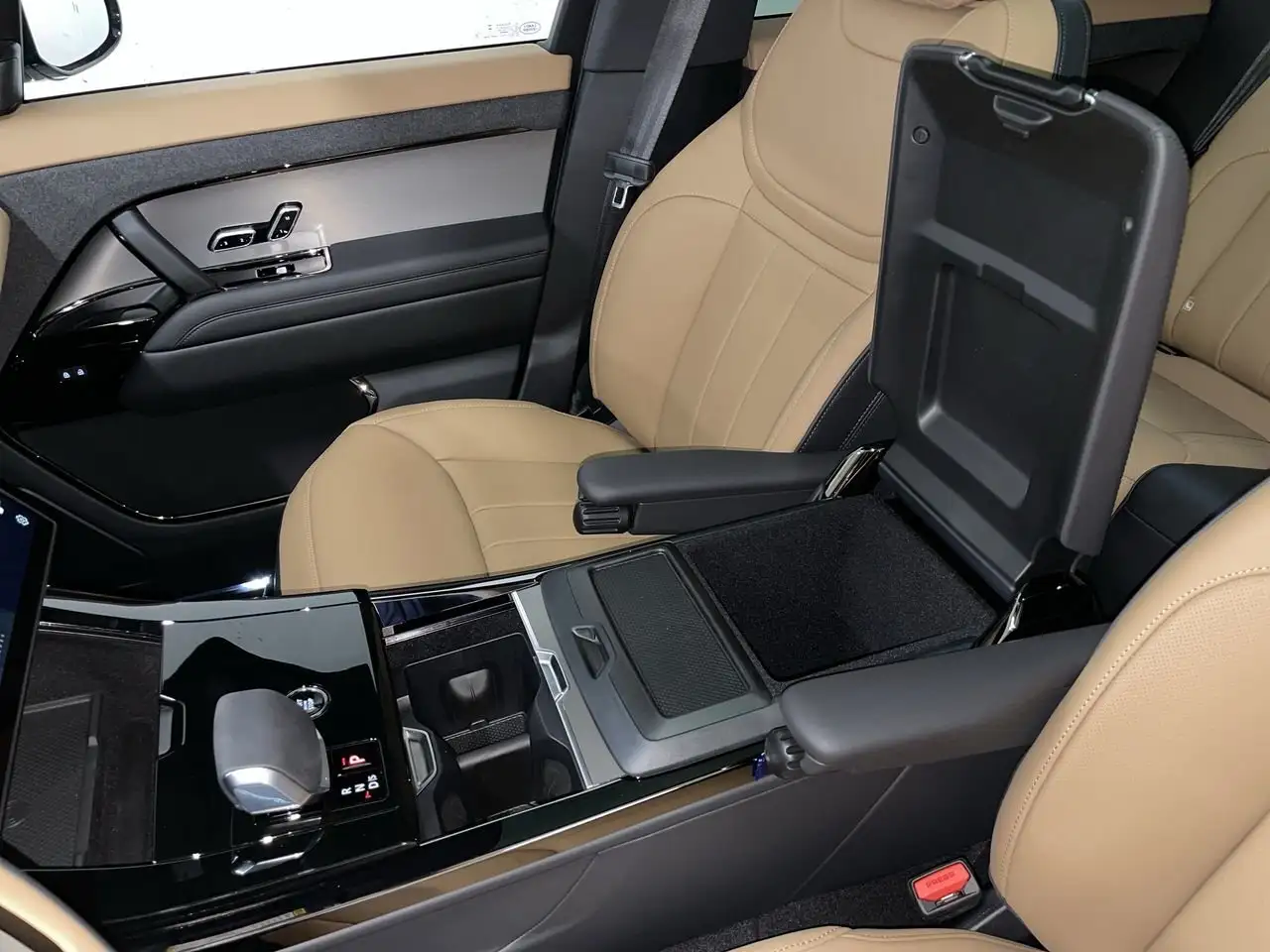 Land Rover Range Rover Sport photo Land Rover Range Rover Sport