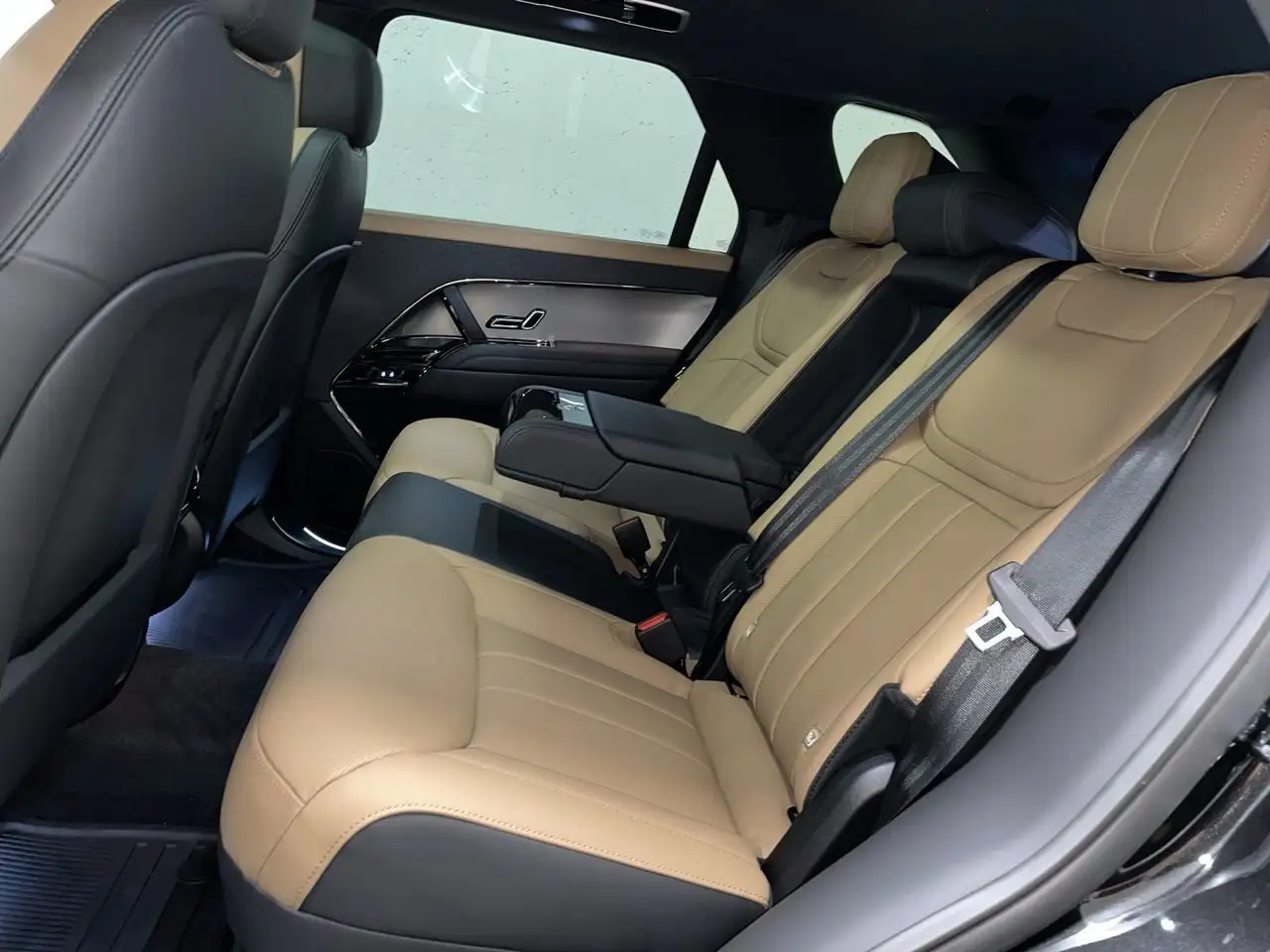 Land Rover Range Rover Sport photo Land Rover Range Rover Sport