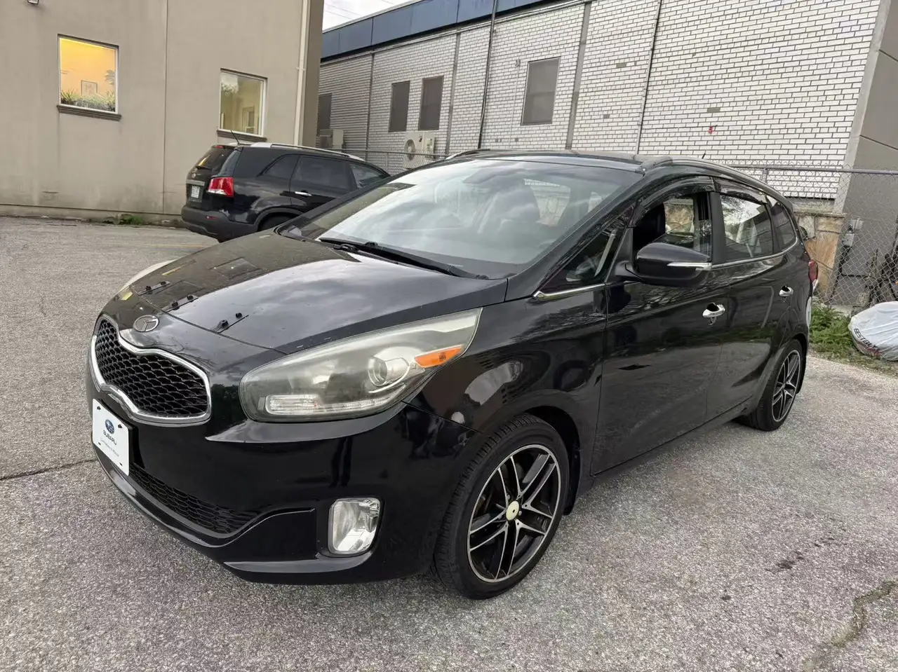 Kia Rondo снимка Kia Rondo