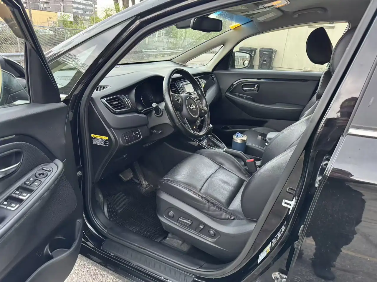 Kia Rondo снимка Kia Rondo