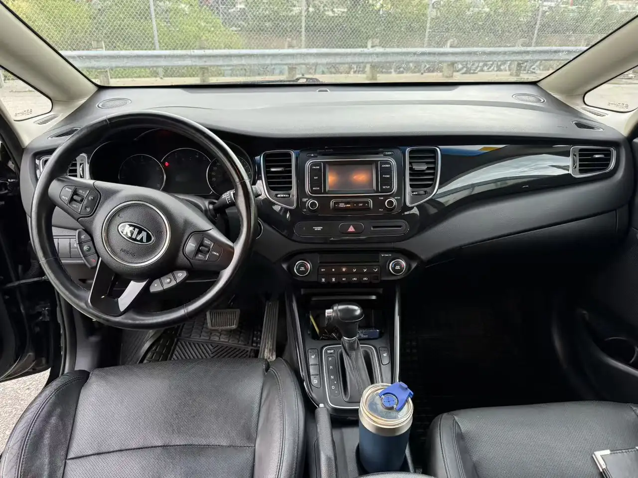 Kia Rondo снимка Kia Rondo