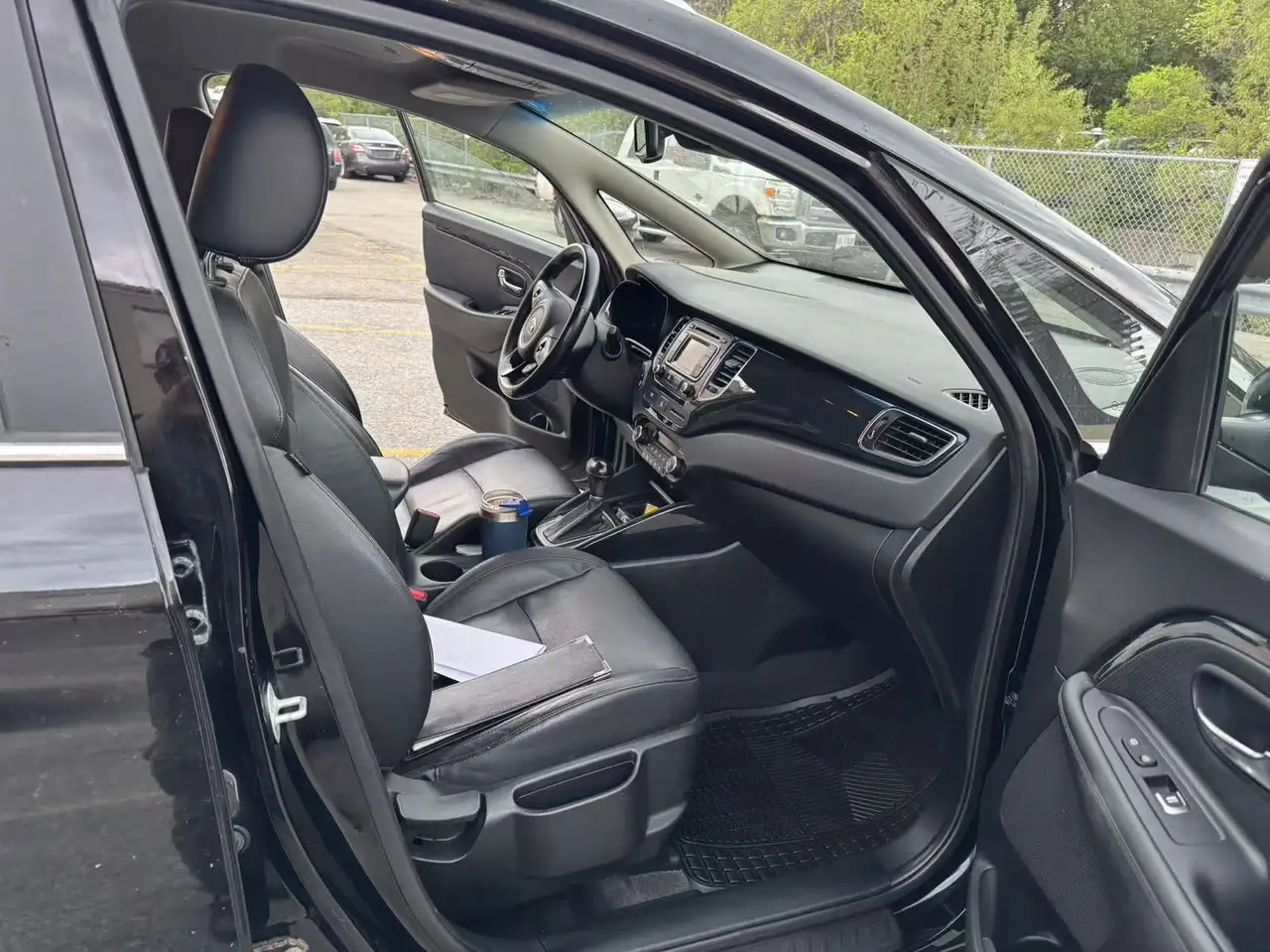 Kia Rondo снимка Kia Rondo