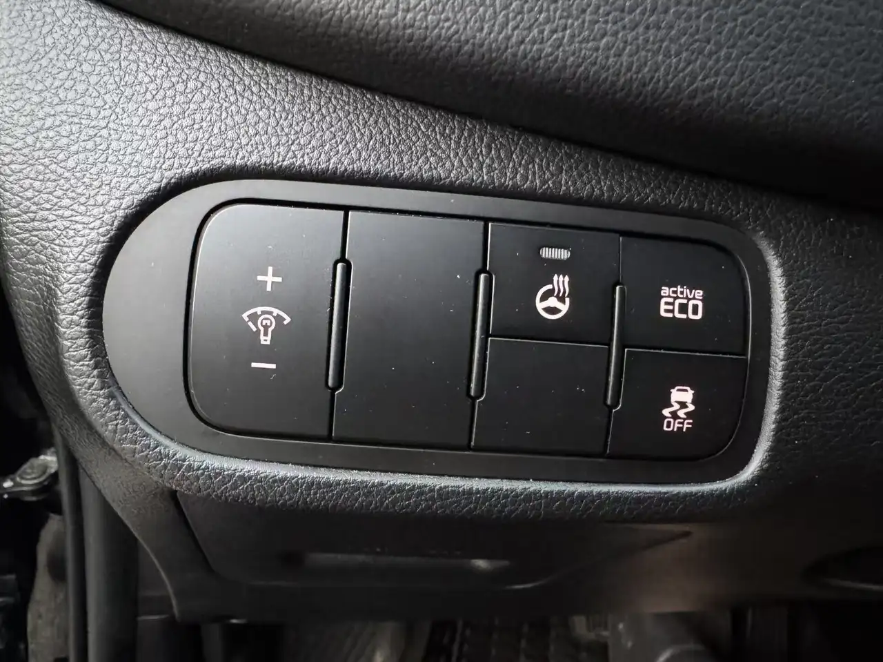 Kia Rondo снимка Kia Rondo