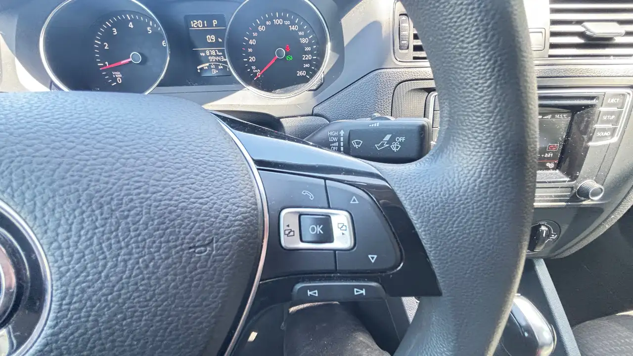 Volkswagen Jetta снимка Volkswagen Jetta