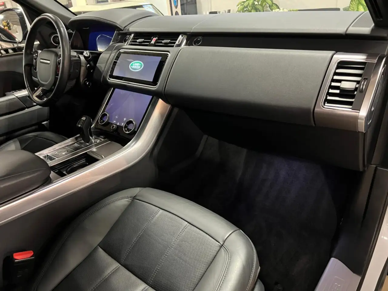 Land Rover Range Rover Sport снимка Land Rover Range Rover Sport