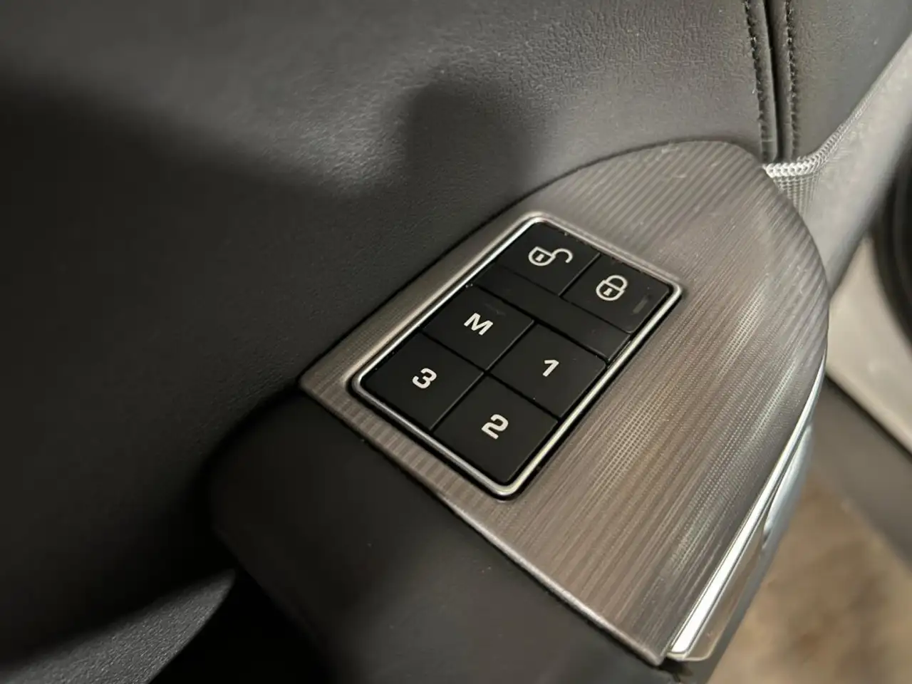 Land Rover Range Rover Sport снимка Land Rover Range Rover Sport