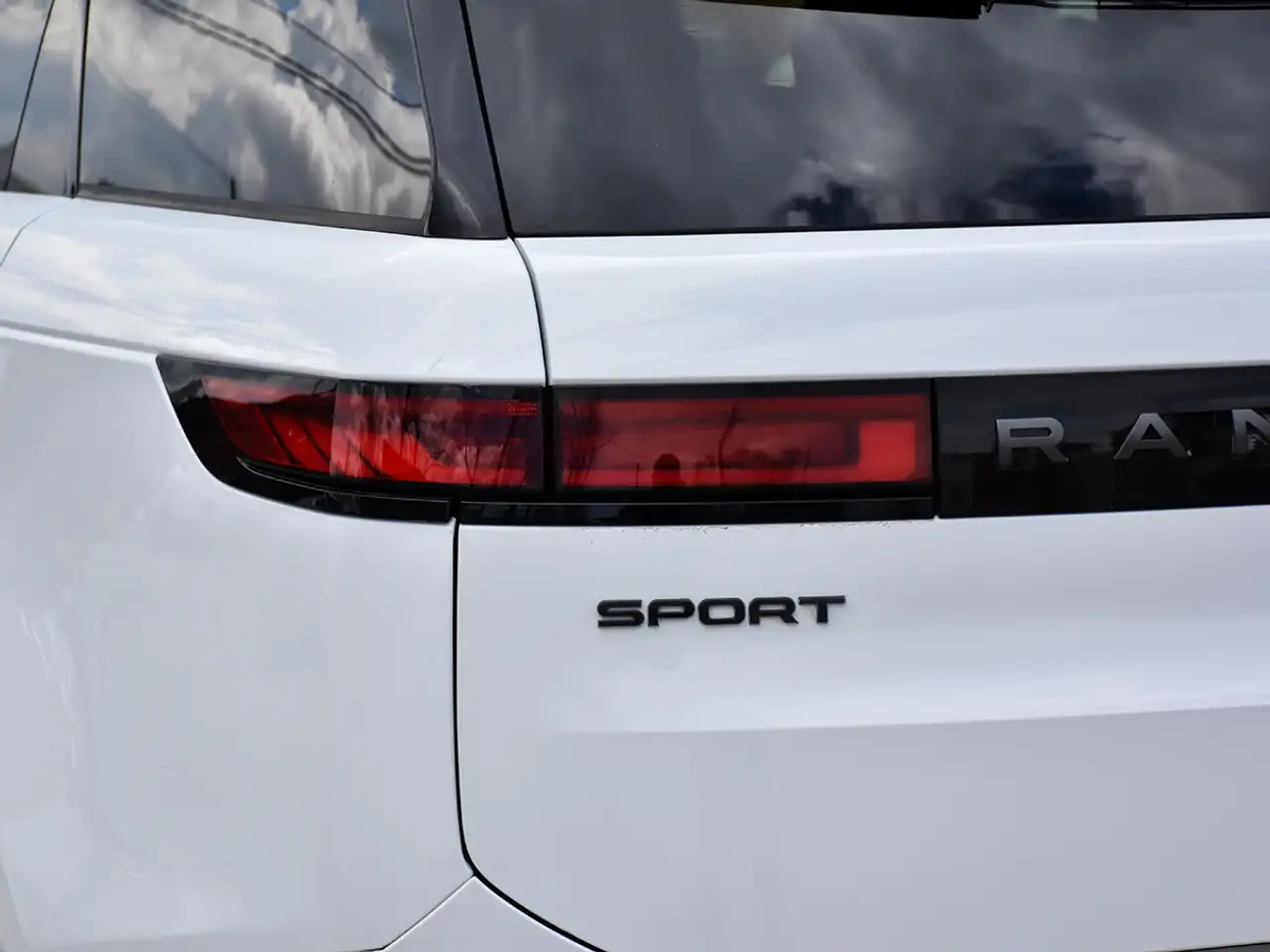 Land Rover Range Rover Sport снимка Land Rover Range Rover Sport