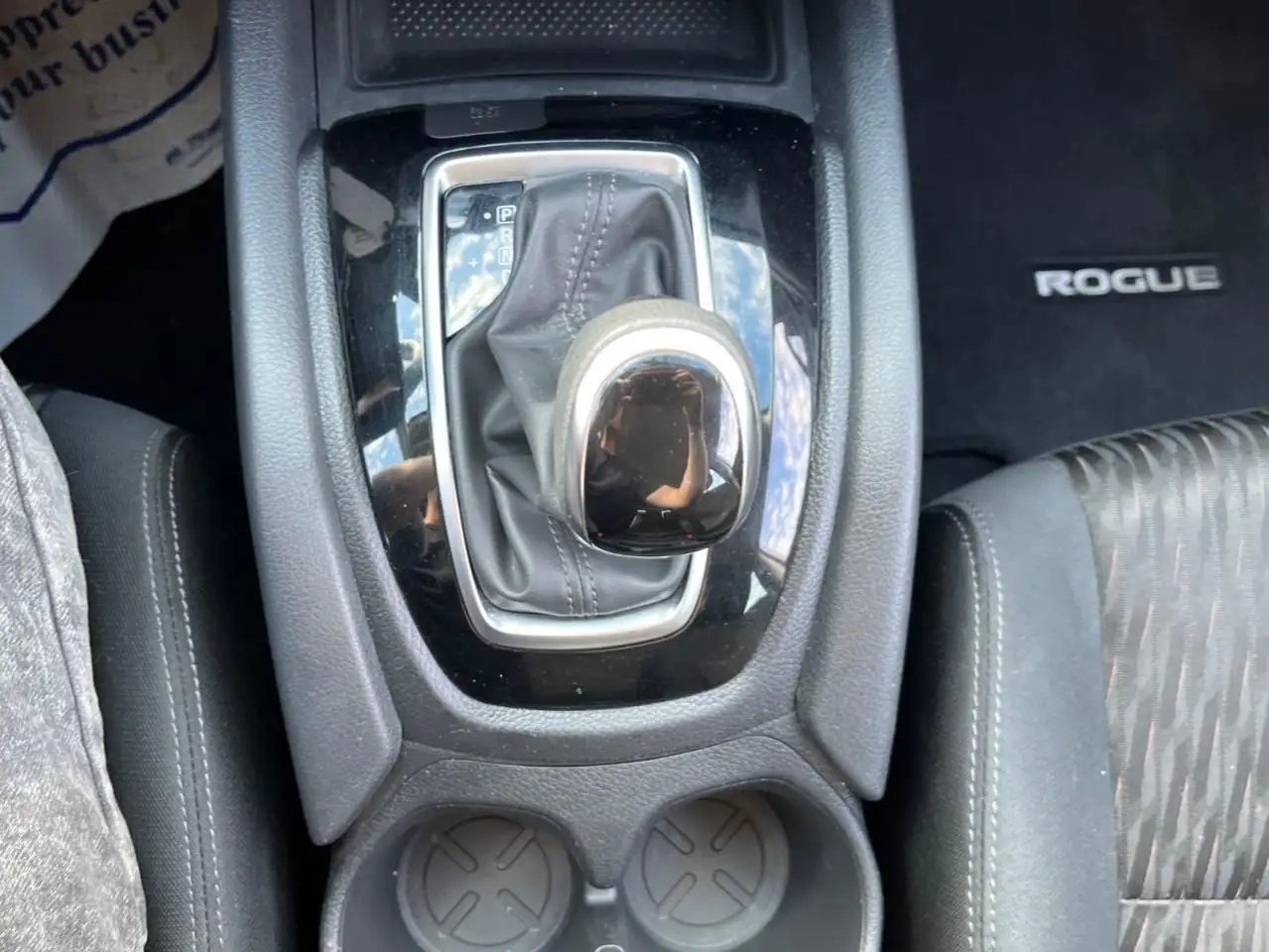 Nissan Rogue снимка Nissan Rogue