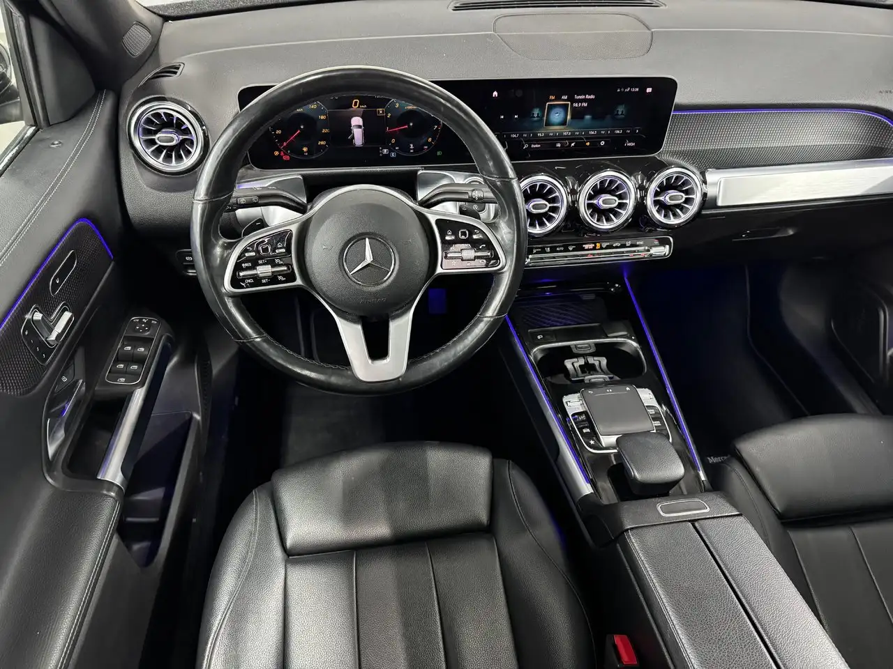 Mercedes-Benz GLB photo Mercedes-Benz GLB