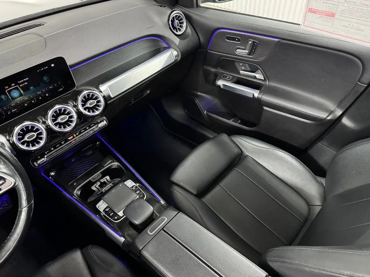 Mercedes-Benz GLB photo Mercedes-Benz GLB