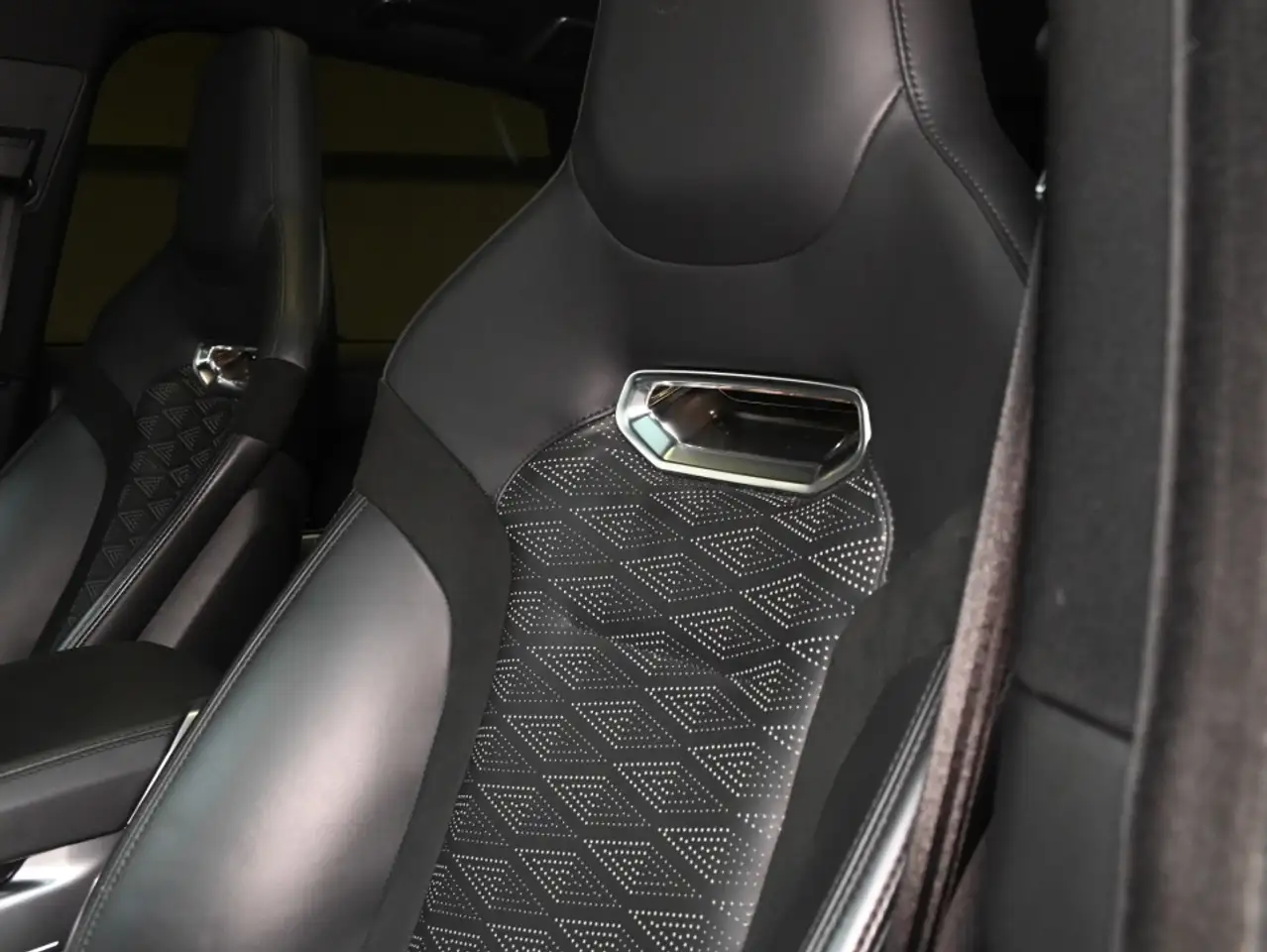 Land Rover Range Rover Sport снимка Land Rover Range Rover Sport