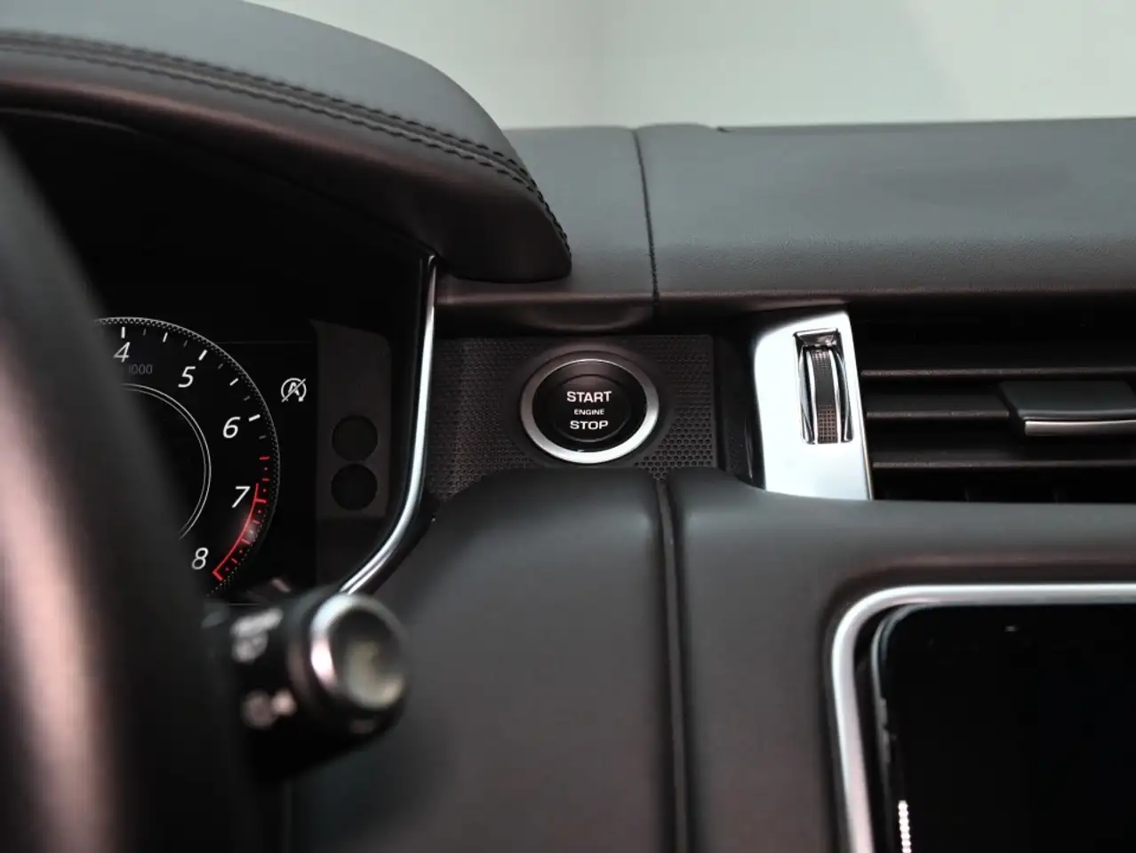 Land Rover Range Rover Sport снимка Land Rover Range Rover Sport