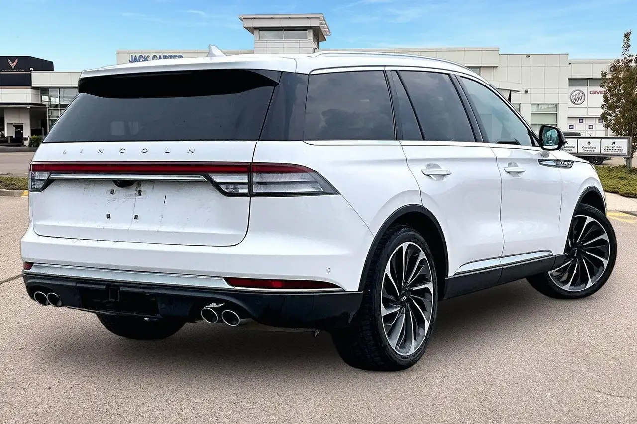 Lincoln Aviator снимка Lincoln Aviator