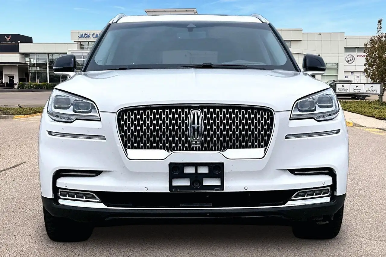 Lincoln Aviator снимка Lincoln Aviator