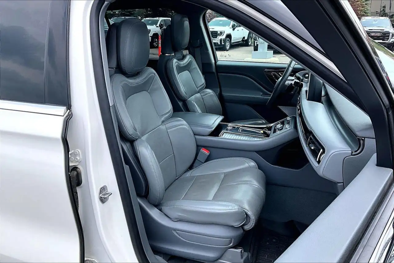 Lincoln Aviator снимка Lincoln Aviator