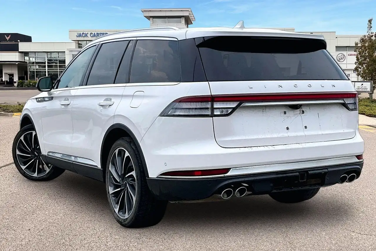 Lincoln Aviator снимка Lincoln Aviator