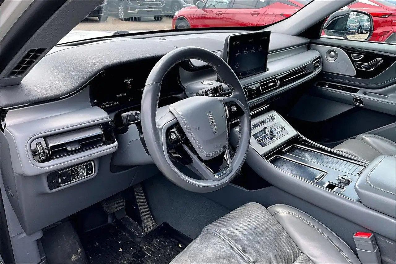Lincoln Aviator снимка Lincoln Aviator