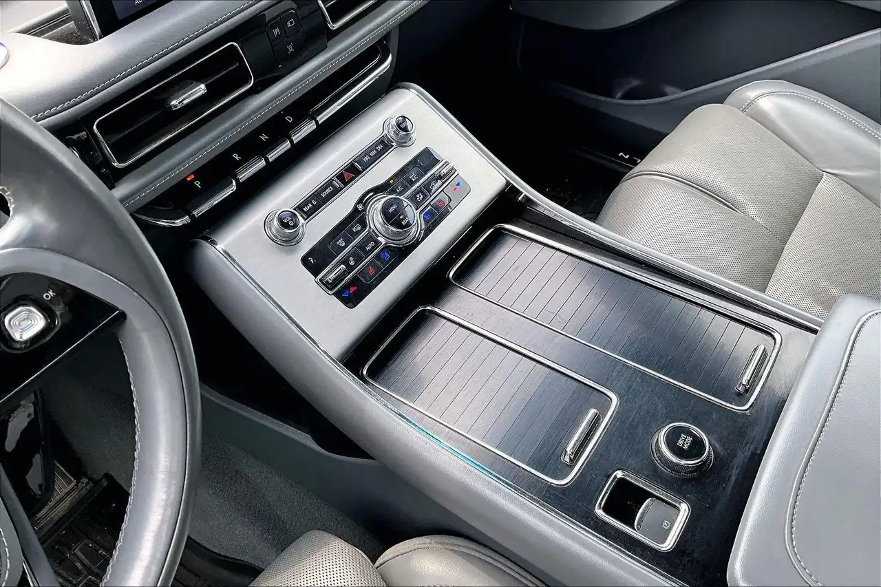 Lincoln Aviator снимка Lincoln Aviator