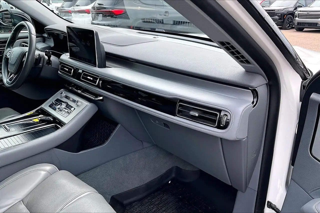 Lincoln Aviator снимка Lincoln Aviator