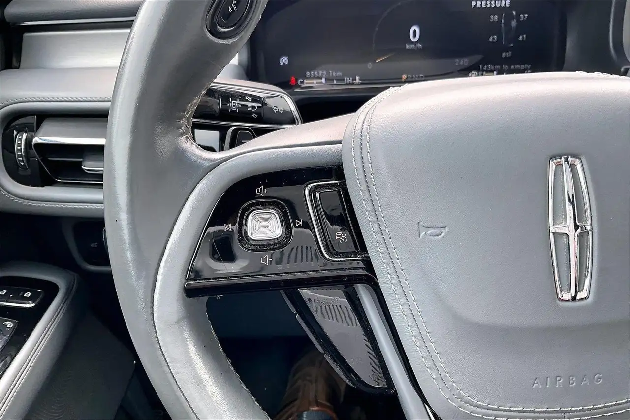 Lincoln Aviator снимка Lincoln Aviator