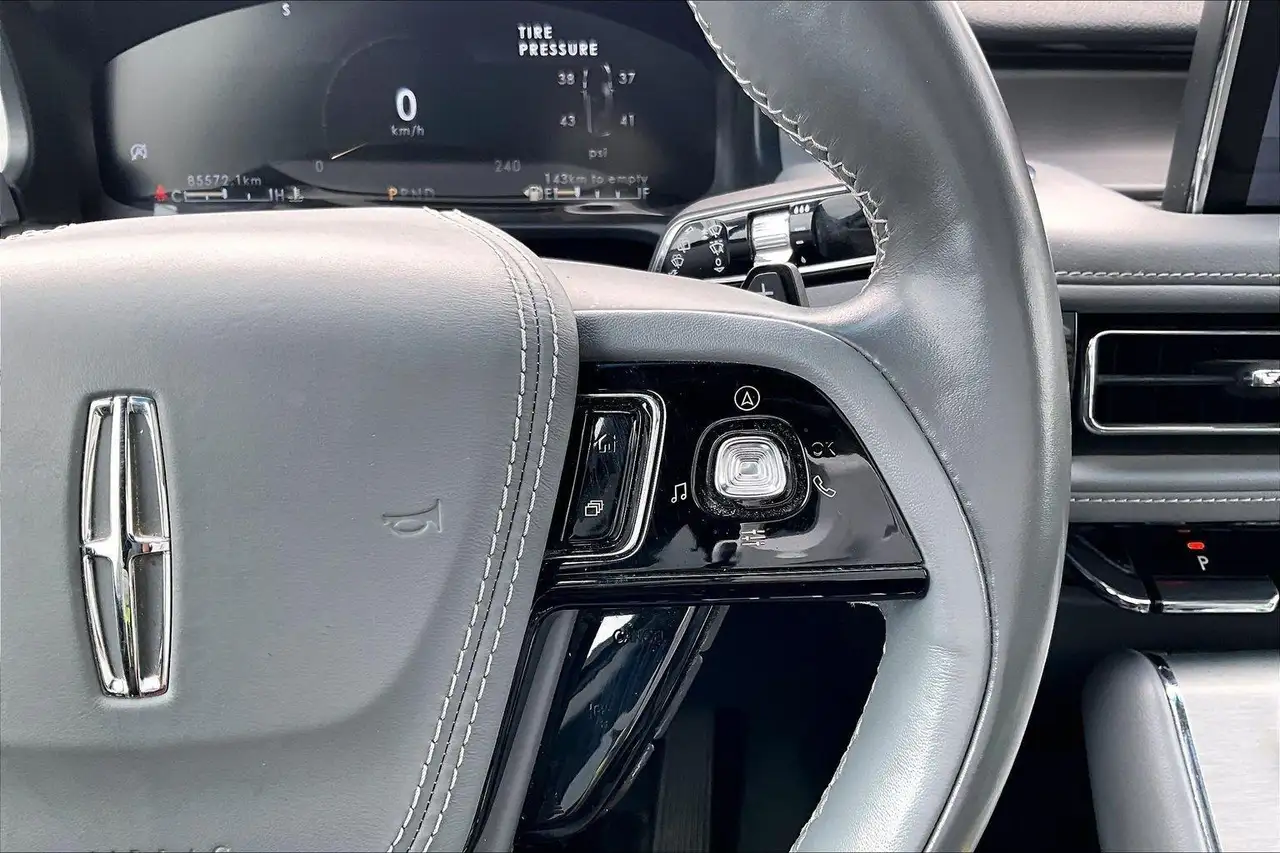 Lincoln Aviator снимка Lincoln Aviator