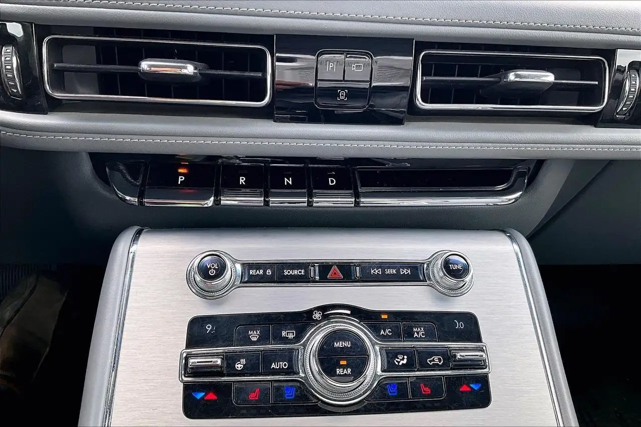 Lincoln Aviator снимка Lincoln Aviator