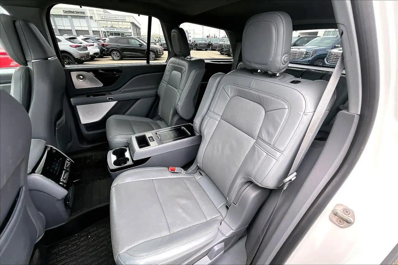 Lincoln Aviator снимка Lincoln Aviator