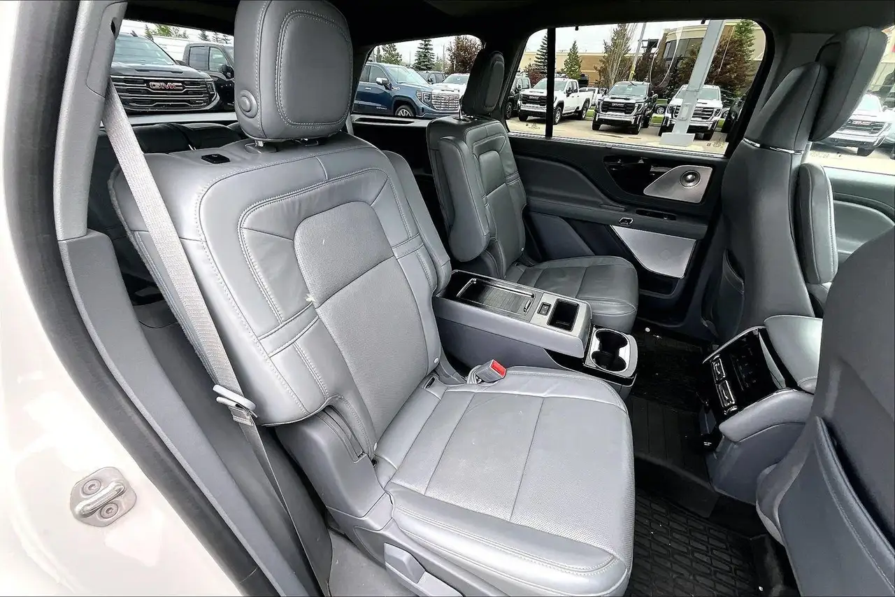 Lincoln Aviator снимка Lincoln Aviator