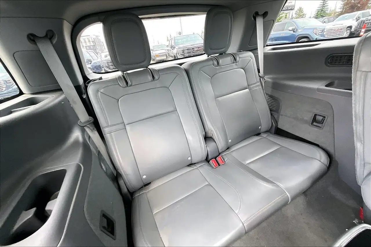 Lincoln Aviator снимка Lincoln Aviator