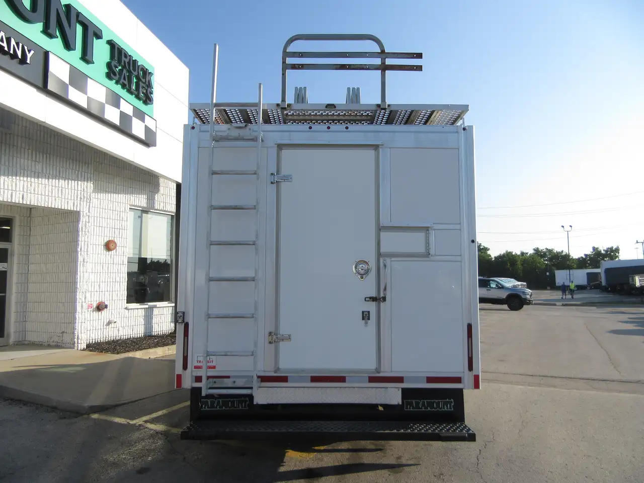 Ford E-450 Super Duty DRW снимка Ford E-450 Super Duty DRW